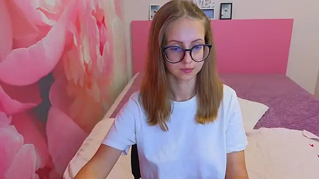 AliceAdams stripchat live cam model