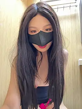 Lakuku_xx stripchat live cam model