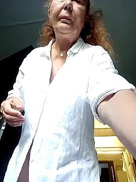 Hottie-Mom stripchat live cam model