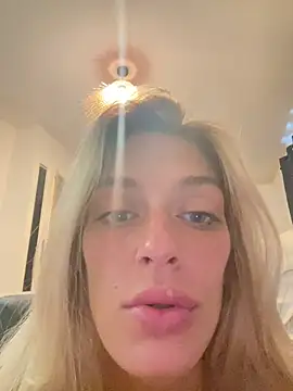 Bellalolahot stripchat live cam model