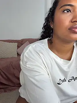 MilaTeenX stripchat live cam model