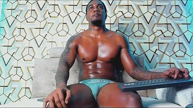 LOGAN_DRAKE stripchat live cam model