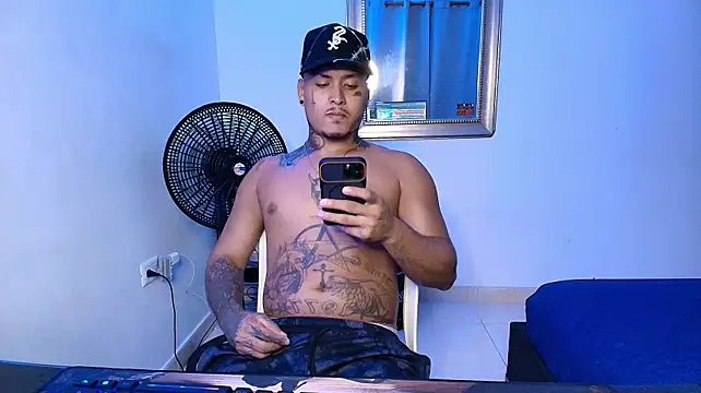 crow_black00 stripchat live cam model