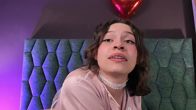 sophie_blaake stripchat live cam model