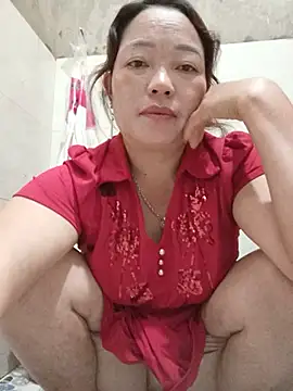 Yellow-pink stripchat live cam model