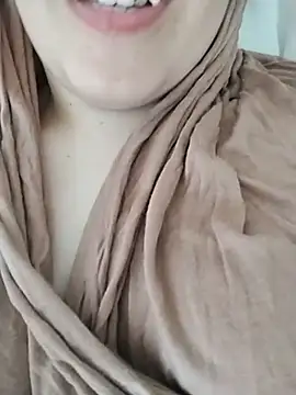 yakayin stripchat live cam model