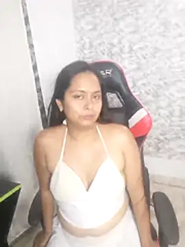 Zarinamoon stripchat live cam model