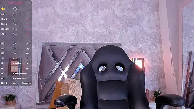madyroa stripchat live cam model