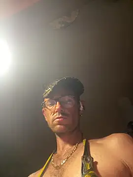 MaxSpadeErotica stripchat live cam model