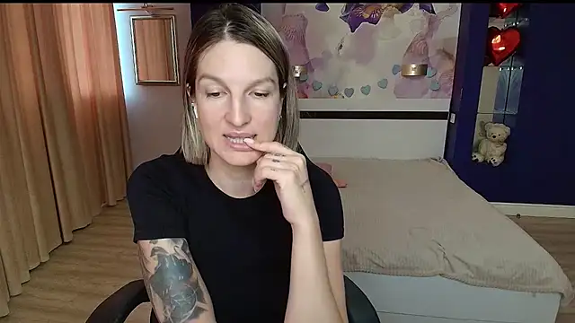 EmilyWalkeri stripchat live cam model