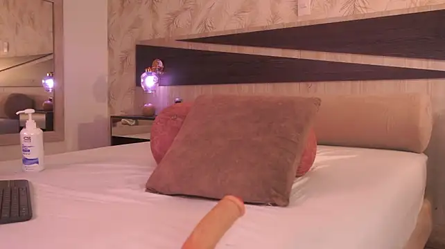 dana_hazze stripchat live cam model