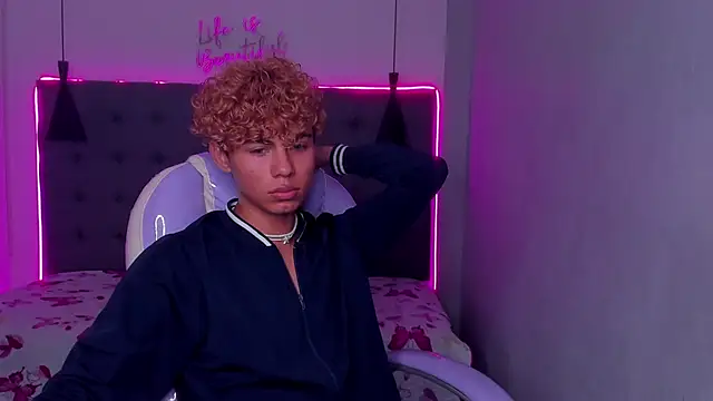 Anyelo_Twink stripchat live cam model