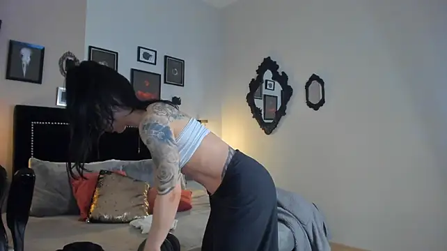 Luna_tagliaferri stripchat live cam model