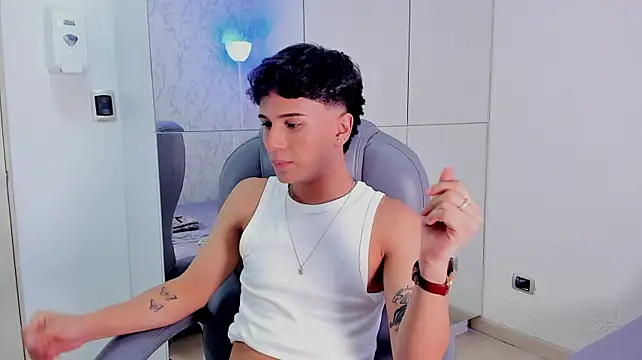 Brady_Simmons stripchat live cam model