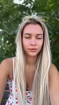 KikiWatson stripchat live cam model