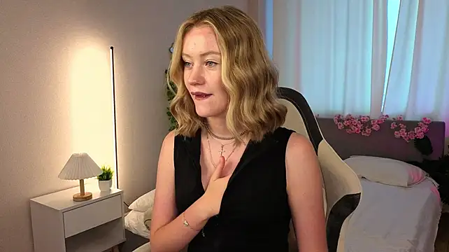 EvaHamilton stripchat live cam model