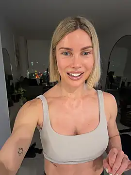 raeparks stripchat live cam model