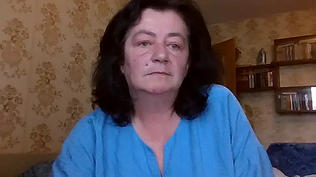 GypsiQueen2 stripchat live cam model