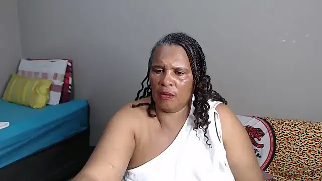 GrandBustyMelon stripchat live cam model