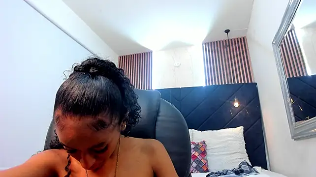 vicky_castillo stripchat live cam model