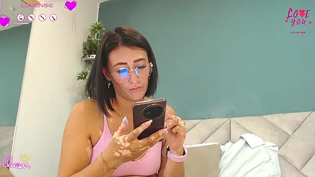 SharisWillian stripchat live cam model