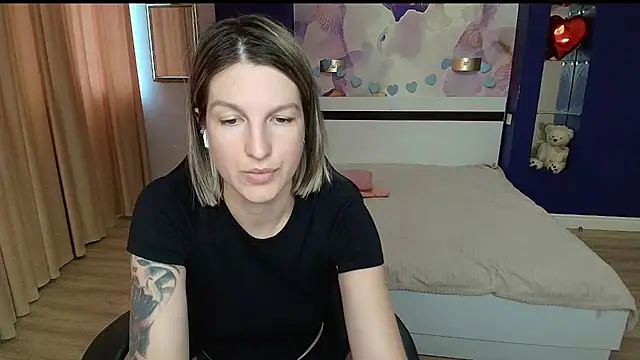 EmilyWalkeri stripchat live cam model