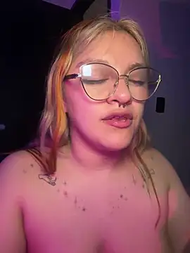 Sophia_Weest99 stripchat live cam model