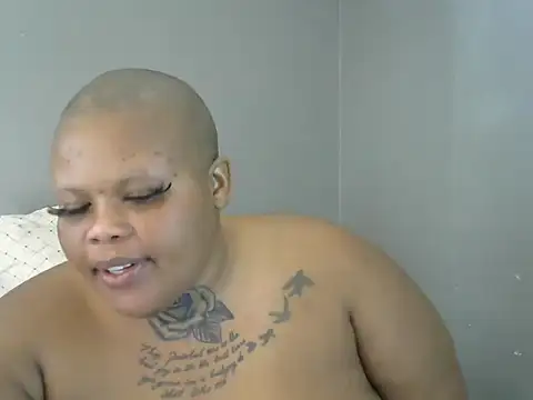 Taraj_thee_thick stripchat live cam model
