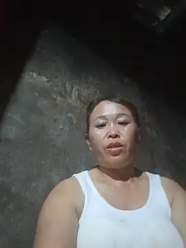 mi-key- stripchat live cam model