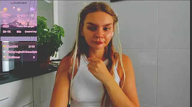 Molly_sweetie stripchat live cam model