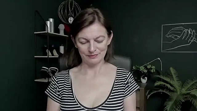 VivianWILD stripchat live cam model