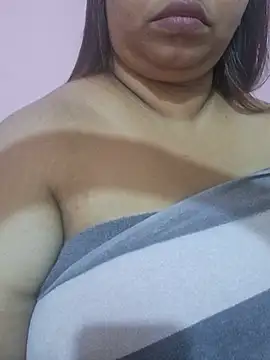 Ravina_patil1 stripchat live cam model
