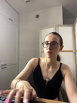 MartiniiSelenna stripchat live cam model