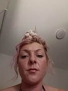 ticklemepinkk stripchat live cam model