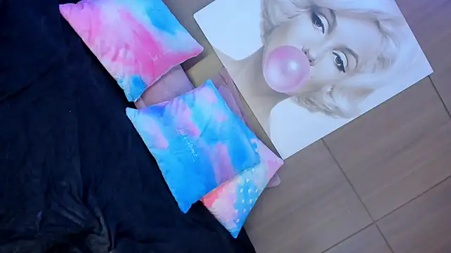 saraycollins stripchat live cam model