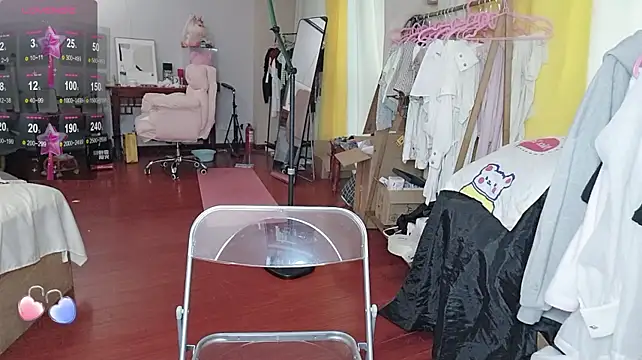 Mia-i stripchat live cam model
