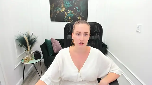 CaseyTerini stripchat live cam model