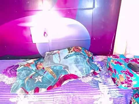 KeysyCFire stripchat live cam model