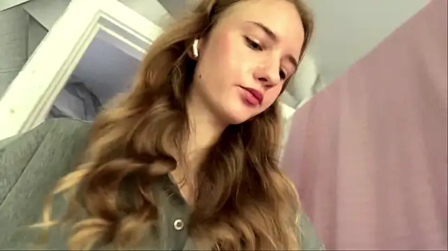 LuiseFurbeck stripchat live cam model