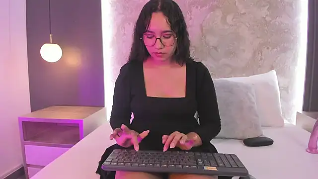 alysson_moon_ stripchat live cam model