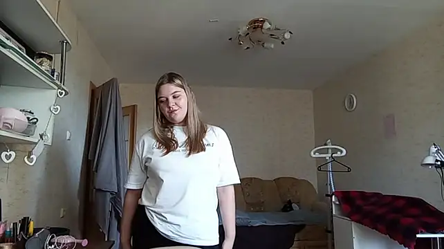 TypicalWoman stripchat live cam model