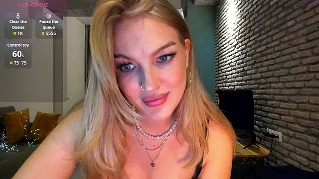 fifteenpoem stripchat live cam model