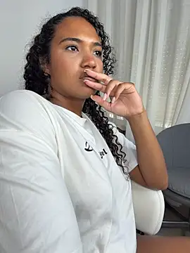 MilaTeenX stripchat live cam model