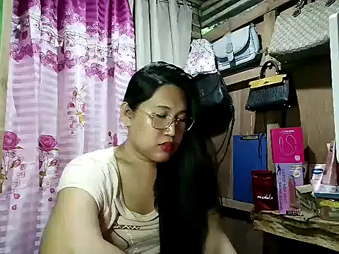 Romantic_Sabrina stripchat live cam model
