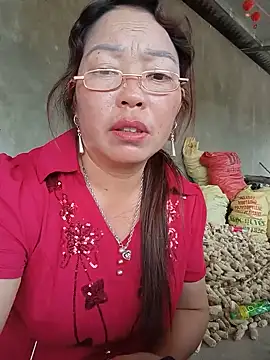 Yellow-pink stripchat live cam model