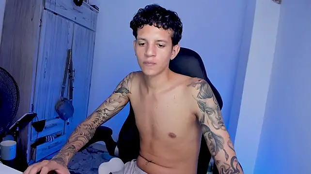 tylerrnova stripchat live cam model