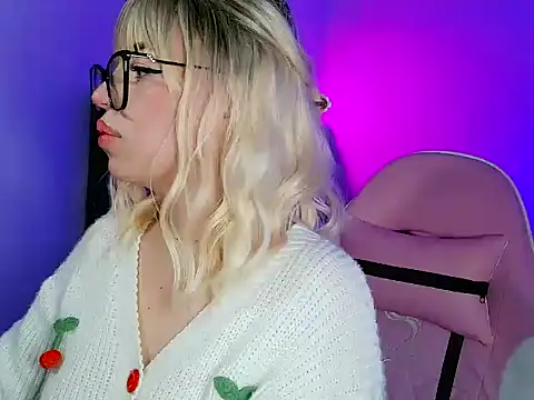CyberMich stripchat live cam model