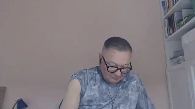 YOU6me stripchat live cam model