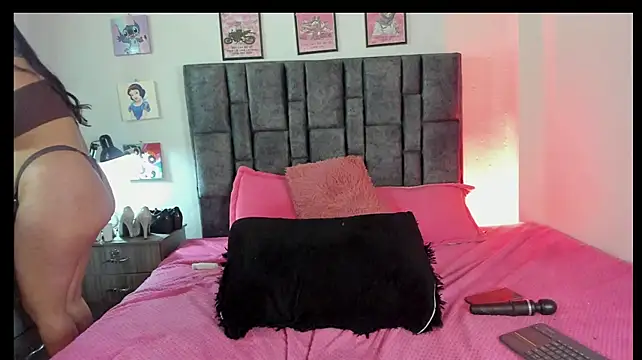 Esmeraldaa- stripchat live cam model