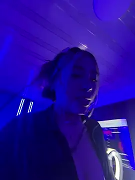 ManuelaVeeleez stripchat live cam model